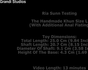 ria sunn stretches ass with khun l dildo and fisting