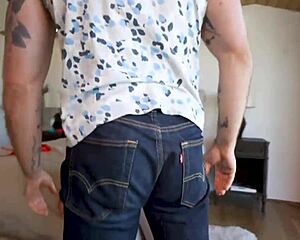 PETITE SWEET TITS AND CURVY BODY MAKE THE PERFECT FUCK GIFT!