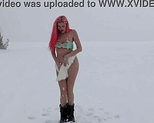 she flashes her shaved pussy in the garden to cool down outdoors