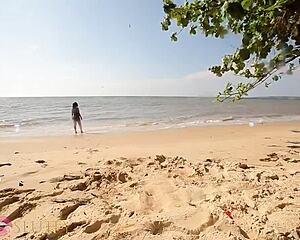 EbonY THOT TWErks NaKEd on Beach, Begs for DiCk in Part 3