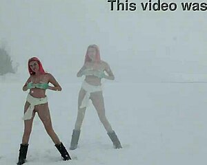 she flashes her shaved pussy in the garden to cool down outdoors