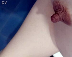 Italian slut chills on toilet for european fetish play
