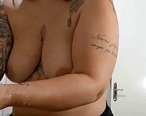 exhibitionist hotwife flashes her holes ready for usa comers to fill her up today
