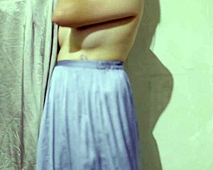 cewek mulusnya pantat montok pake rok satin baru... pamer memeknya sambil horny banget bokep indonesia amatir terbaru gila!!