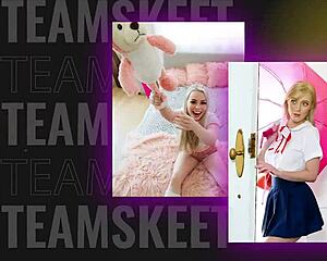 😘 sexy blondes brunettes spread long legs to lick petite pussies yummy 👅🔥