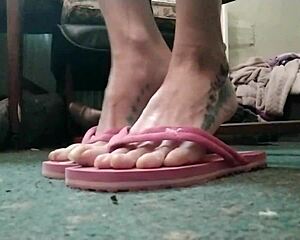 huge talons on exotic curvy feet with long nails in flip flops sexy toes display.