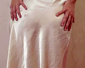 super smooth indo girl fingers her soaked pussy solo