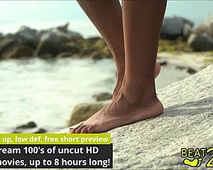 giggles rubs feet on giant beach rock beat2feet 🏖️👣