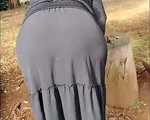 2 hotties flashin street in public park!!