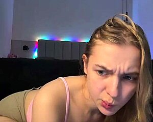 god i'm so horny watching this teen girl finger her wet pussy hard