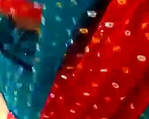 Indian woman shakes massive ass cheeks rhythmically in captivating display