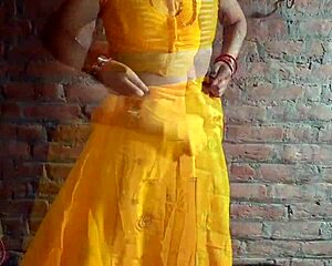 Husband Demands Brutal Pussy Pounding from Wife Before Mike Trip in Clear Hindi