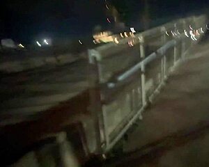 essa novinha nao perdeu tempo... caiu de boca no pau desse nego no carro!! video no red