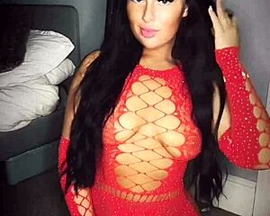 Horny British Girlfriend Squirts on Webcam Toys!