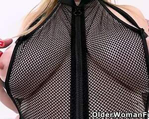 summer's shaved milf slit craves dildo action with her big british tits bouncing 😍🔥