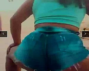 damn vagabunda dancin funk shortinho shoved up her ass