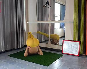 Regina Noir Does Yoga Without Panties In Gym