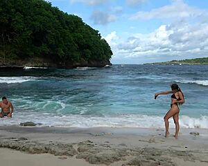deep blowjob from hot brunette stranger on beach