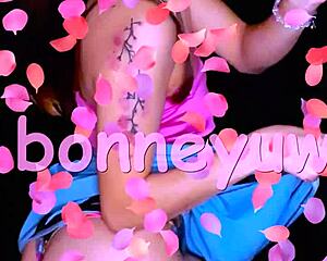 bonneyuwu shares 10 fotitos and rosa video