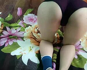 ဖင်ကြီးအောင်လေ့ကျင့်ခန်းလုပ်နေတာ
