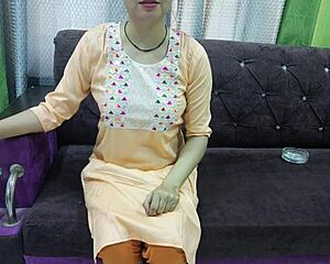 Hindi couple romance boyfriend convinces girlfriend to have first time sex with love romantic mood xxx in hindi