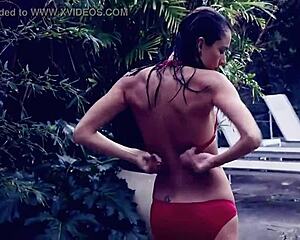 alessandra ambrosio striptease
