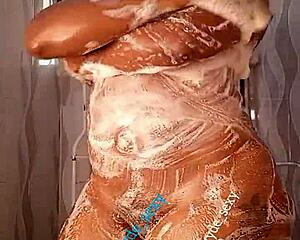 lets chat in the bathroom later ruzzyde
