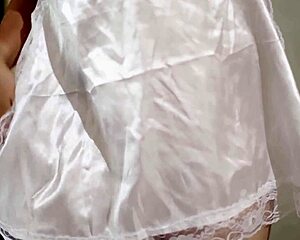 Bokep indo cosplay jadi perawat sambil colmek sampai becek