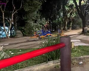 Mais um dia eu sendo puta de corno no gloryhole