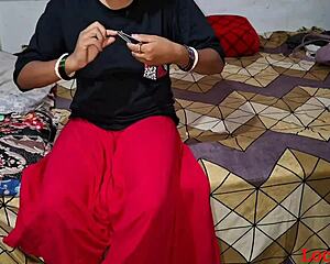 Desi bhabhi enjoys hardcore outdoor fucking session