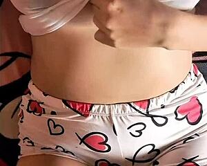 chica se pone caliente haber un video porno