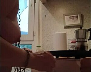 2025 07 23 esclave f la bonniche en bas et talons