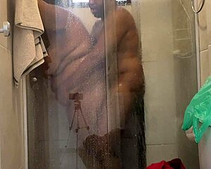 me exibindo na rua e todos olhando saindo da praia