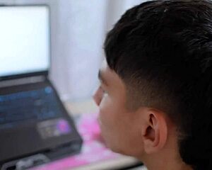 I surprise the repairman watching my videos and taste his huge cock
