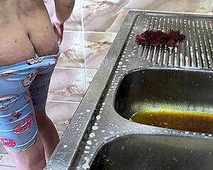 Saudi Sponsor Feels Deep Desire Fucking Egyptian Maid Without Wife Knowing