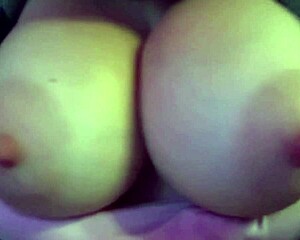 Italian milf shows long big boobs bouncing in close up