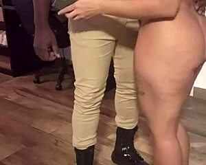 casada gostosa fodendo com bombeiro do condominio sem camisinha 😈