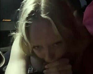 tiktok babe blows me during car ride 😜